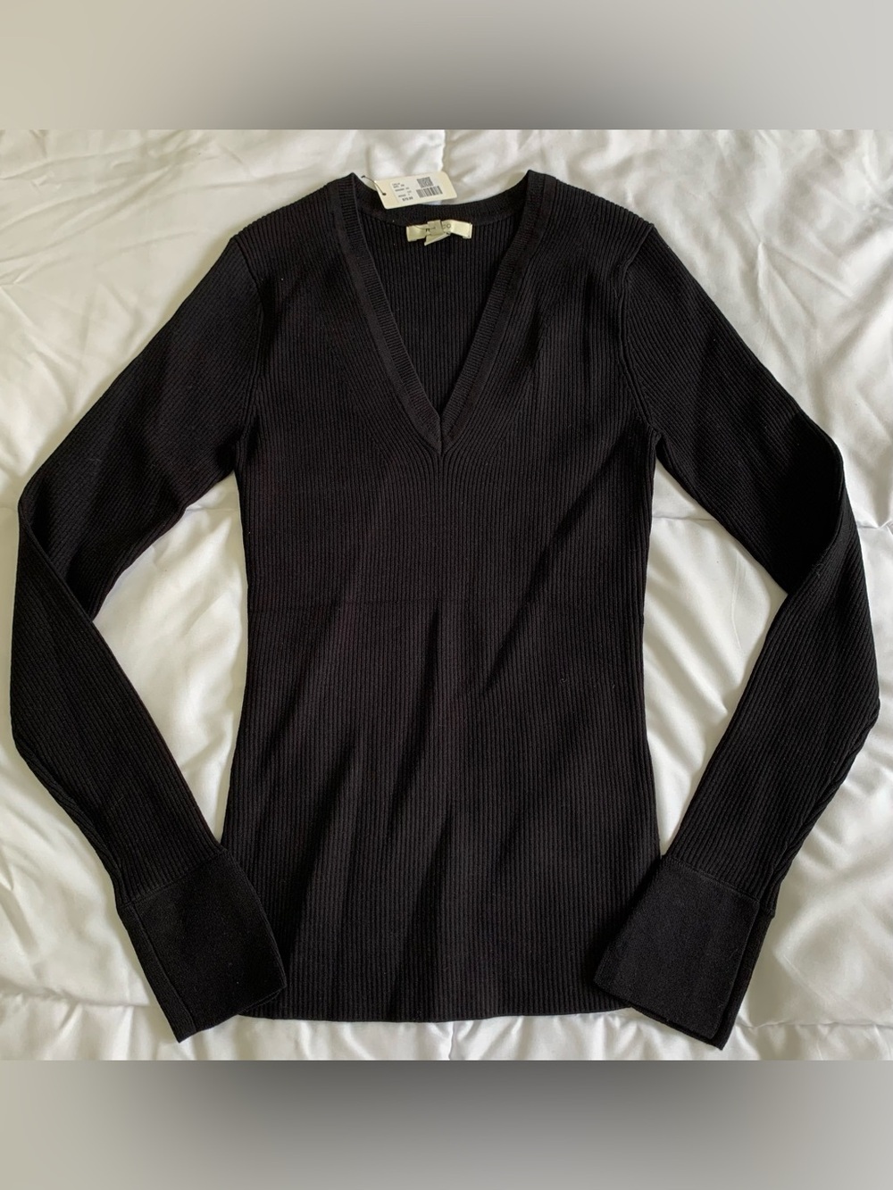 NWTs RW&CO. V-neck Long Sleeve Size XS